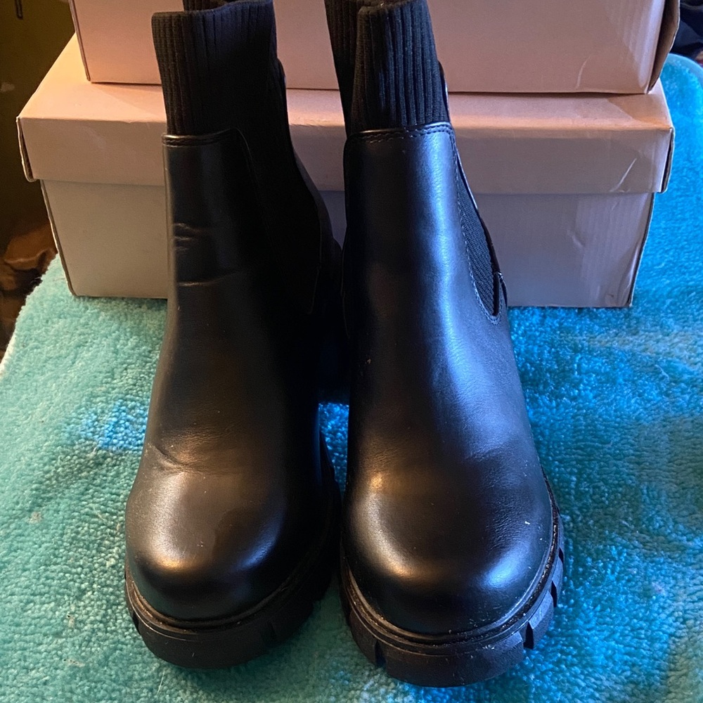 Black Ankle Boots with Ribbed Cuffs